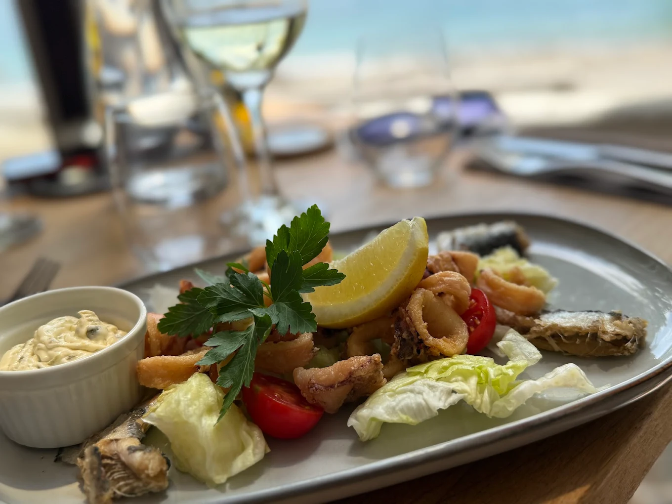 Entrées — Salade Niçoise du Cabanon et Tartare de Fassone